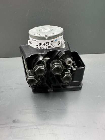 Triumph Street Triple 765 RS 2020 ABS Pump OEM Only 2418 Miles 2025959 T2025959