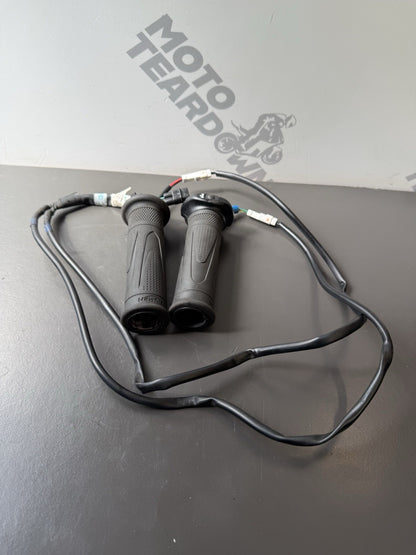 TRIUMPH TRIDENT 660 HEATED GRIPS 2021-2024 Trident Heated Grips OEM ONE IS TORN
