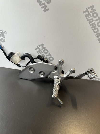YAMAHA MT-03 R/H Front Footrest Hanger Yamaha MT03 Right Foot Rest RT assembly