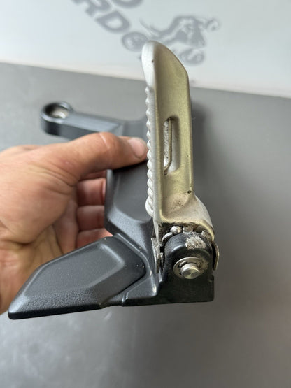 TRIUMPH TRIDENT 660 Right Rear Footrest Hanger - T2086606 2021-2024 RT Footrest