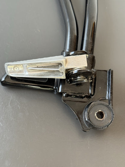 SUZUKI GSXS 125 RIGHT PILLION FOOT REST RIGHT PILLION FOOT HANGER OEM 2017-