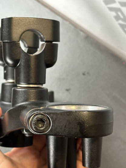 Yamaha MT03 top yoke & handlebar risers 2020 - Yamaha MT-03 Top Yoke Top Clamp