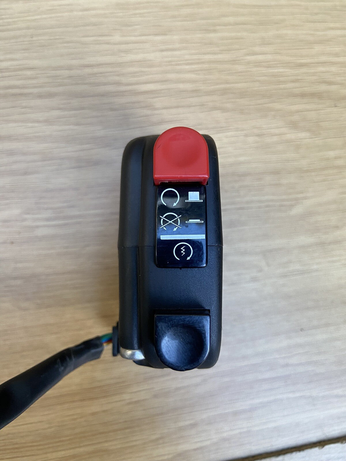Aprilia Tuono V4 1100 Factory  right hand handlebar kill switch SPARES / REPAIRS