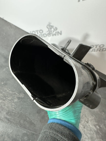 Suzuki GSXR 1300 2016 HAYABUSA Right Air Intake Duct Tube 18408 Miles OEM