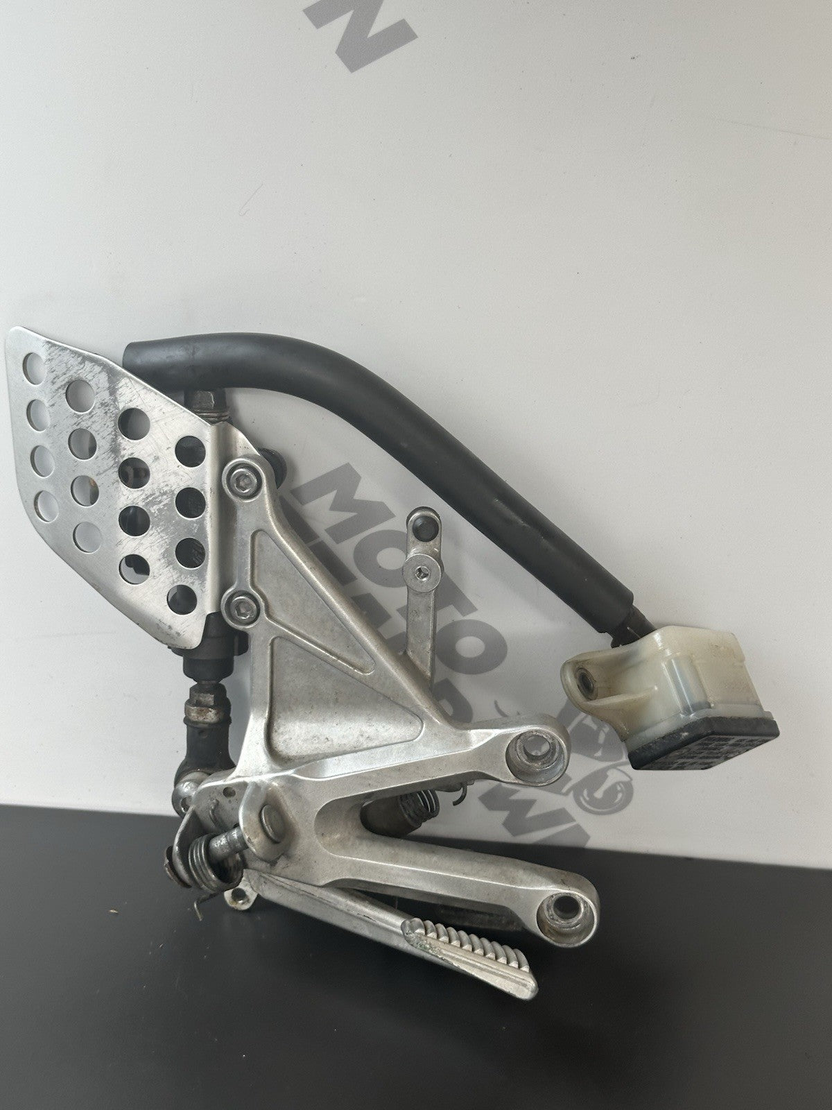 HONDA CBR1000RR FIREBLADE Right Front Footrest Hanger 2004-2005 SPARES/REPAIRS