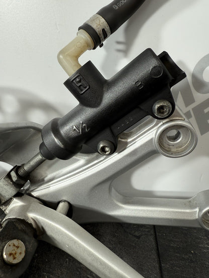 Yamaha YZF R125 R 125 2014 Right Rearset Footrest Brake MC 26983 Miles 2008-2018