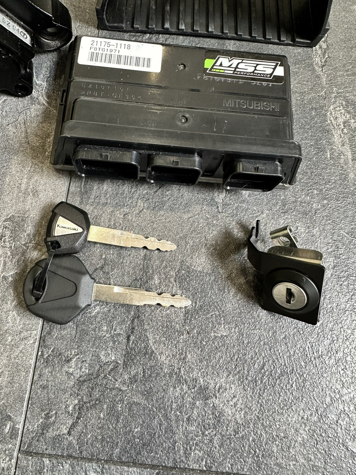 Kawasaki ZX10R 2018 Lockset Ignition ECU Key Lock Only 1086 Miles 2016 2017 OEM