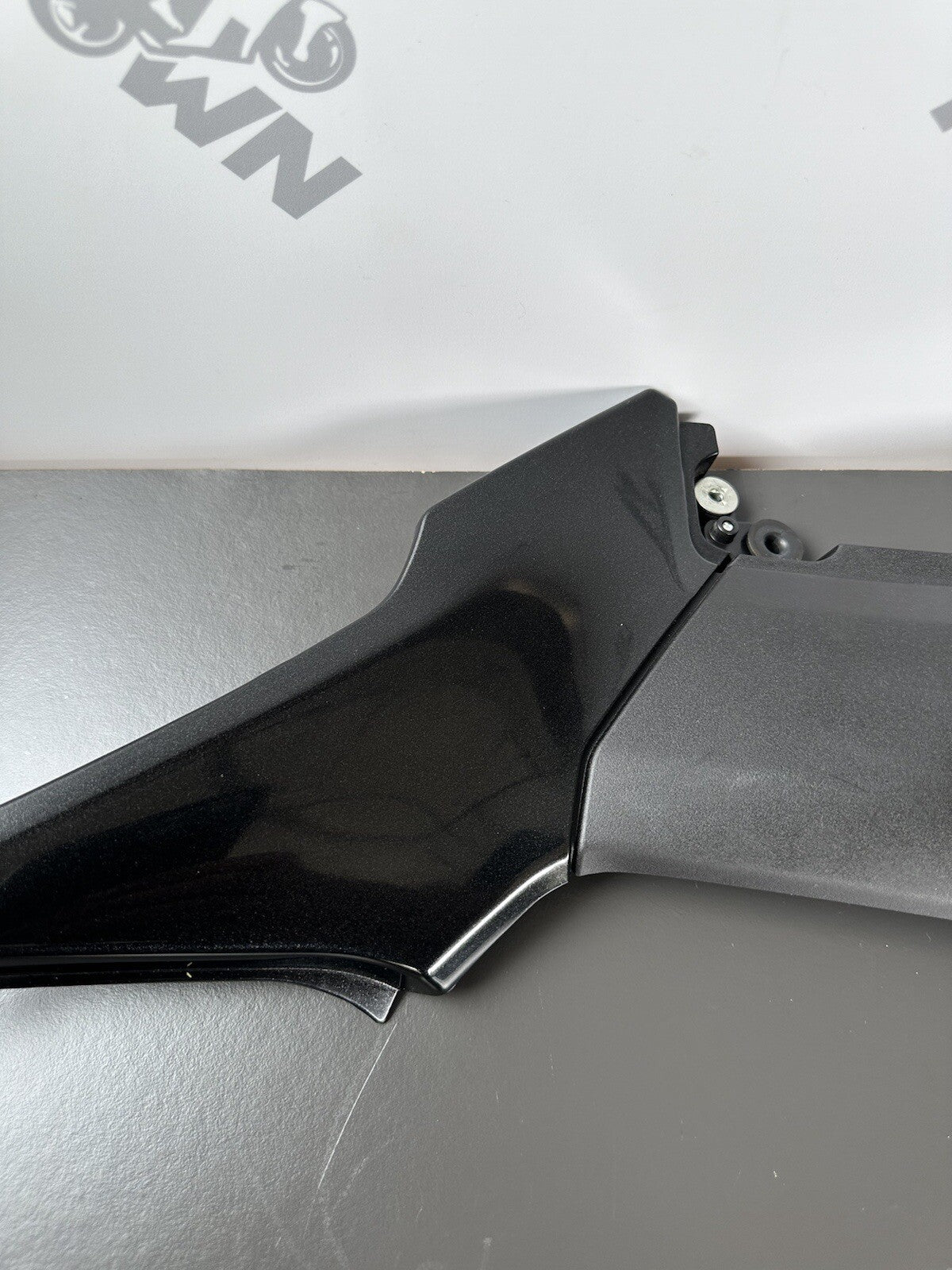 Kawasaki Z900 Left side fairing cover panel cowl LT 36001-0685 14093-0667 OEM