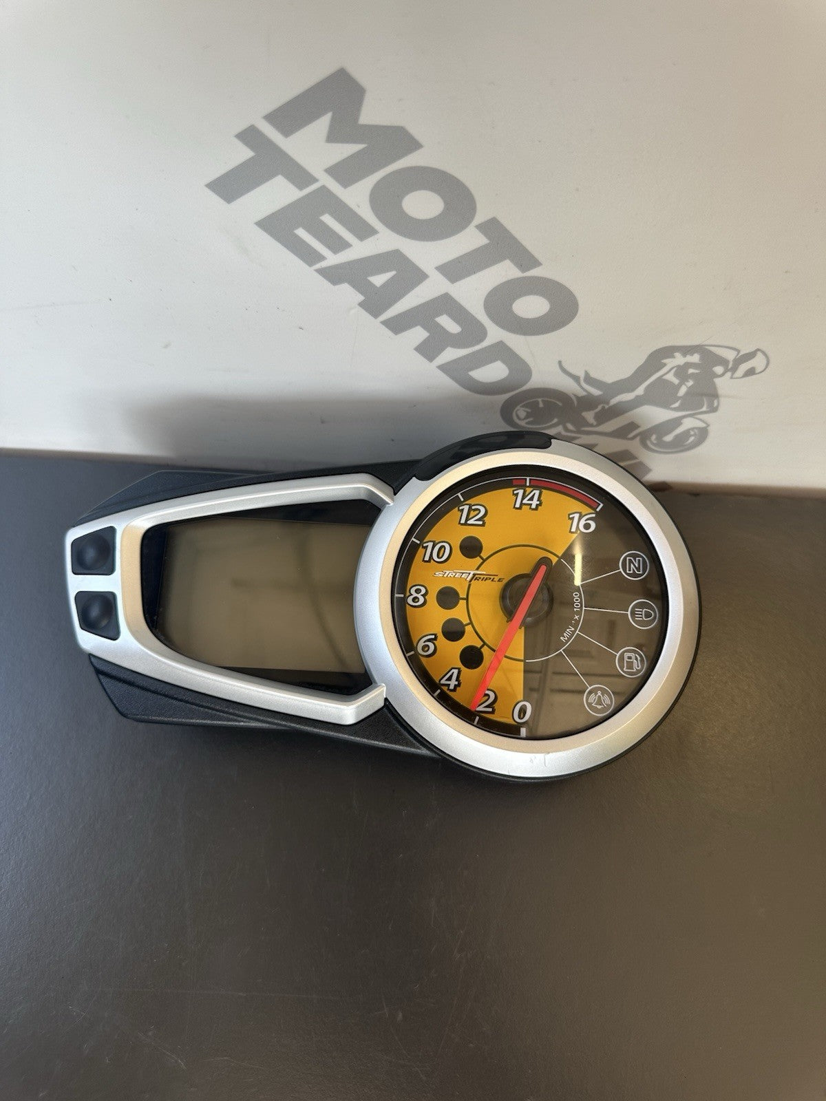 TRIUMPH STREET TRIPLE 675 Speedo Dash Instrument Cluster Clock 2007-2011 2503129