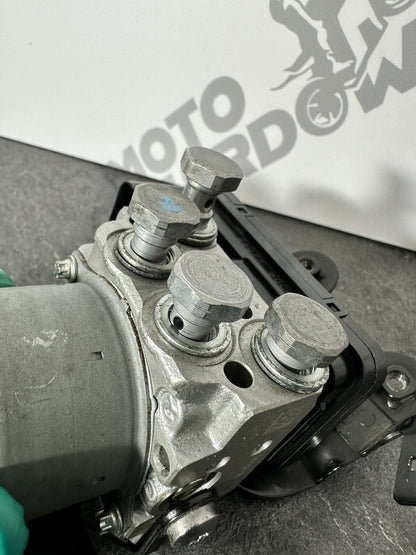 Triumph Trident 660 2022 ABS Pump Module NISSIN 2962 Miles 2021-2024 OEM