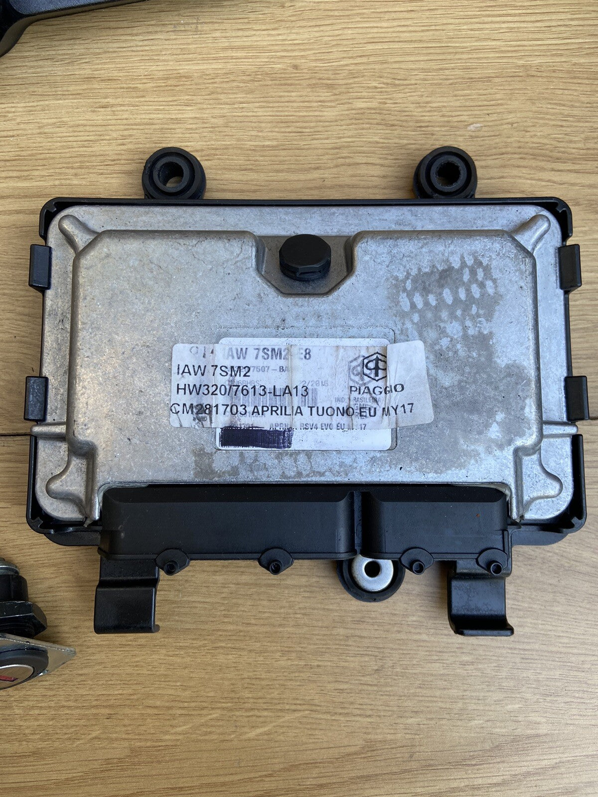 Aprilia Tuono V4 1100 FACTORY 2017 Lockset Ignition Key ECU Fuel Cap OEM RSV4