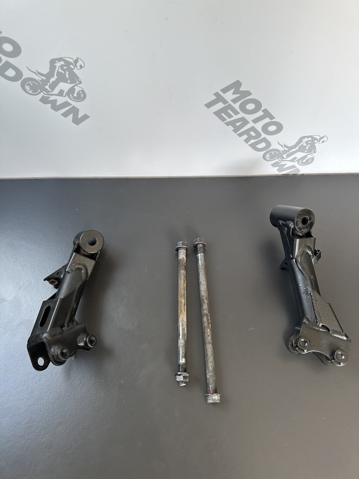 Kawasaki ZR900 Z900 ABS Left and right Side Engine Mount Bracket + Engine Bolts