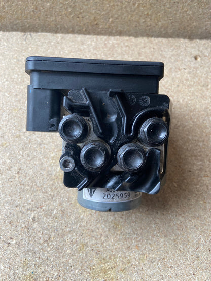 Triumph Street Triple 765 RS 2017-2019 ABS Pump Regulator 2017 OEM T2025959 OEM