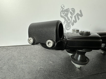 Suzuki GSXR 1300 2016 HAYABUSA Handlebar Holder Top Yoke Cover 18408 Miles OEM