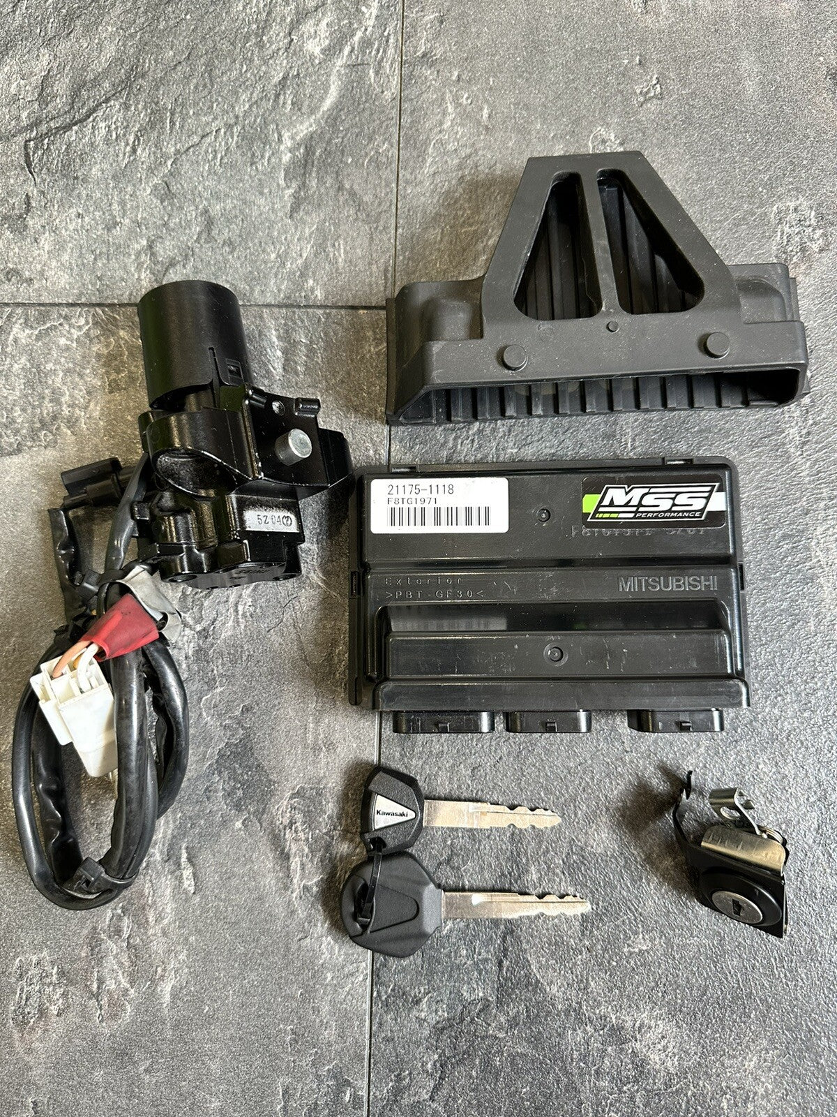 Kawasaki ZX10R 2018 Lockset Ignition ECU Key Lock Only 1086 Miles 2016 2017 OEM