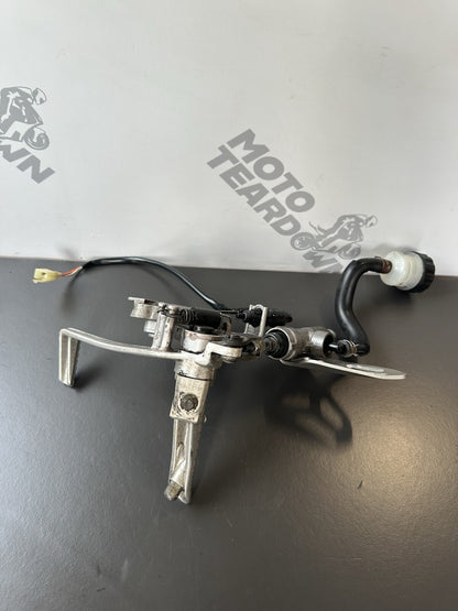 GSXR 600 GSXR 750 RIGHT Footrest Right Foot Assembly 2011-2017 L1-L7 OEM