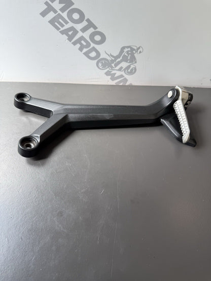 TRIUMPH TRIDENT 660 Right Rear Footrest Hanger - T2086606 2021-2024 RT Footrest