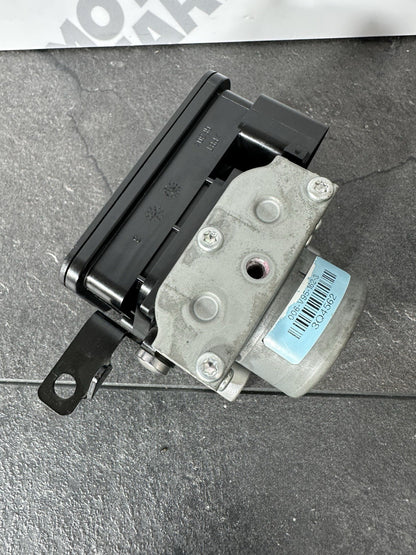 Triumph Street Triple 675 R 2015 ABS Pump Module Brake Pump 2013-2016 16470m