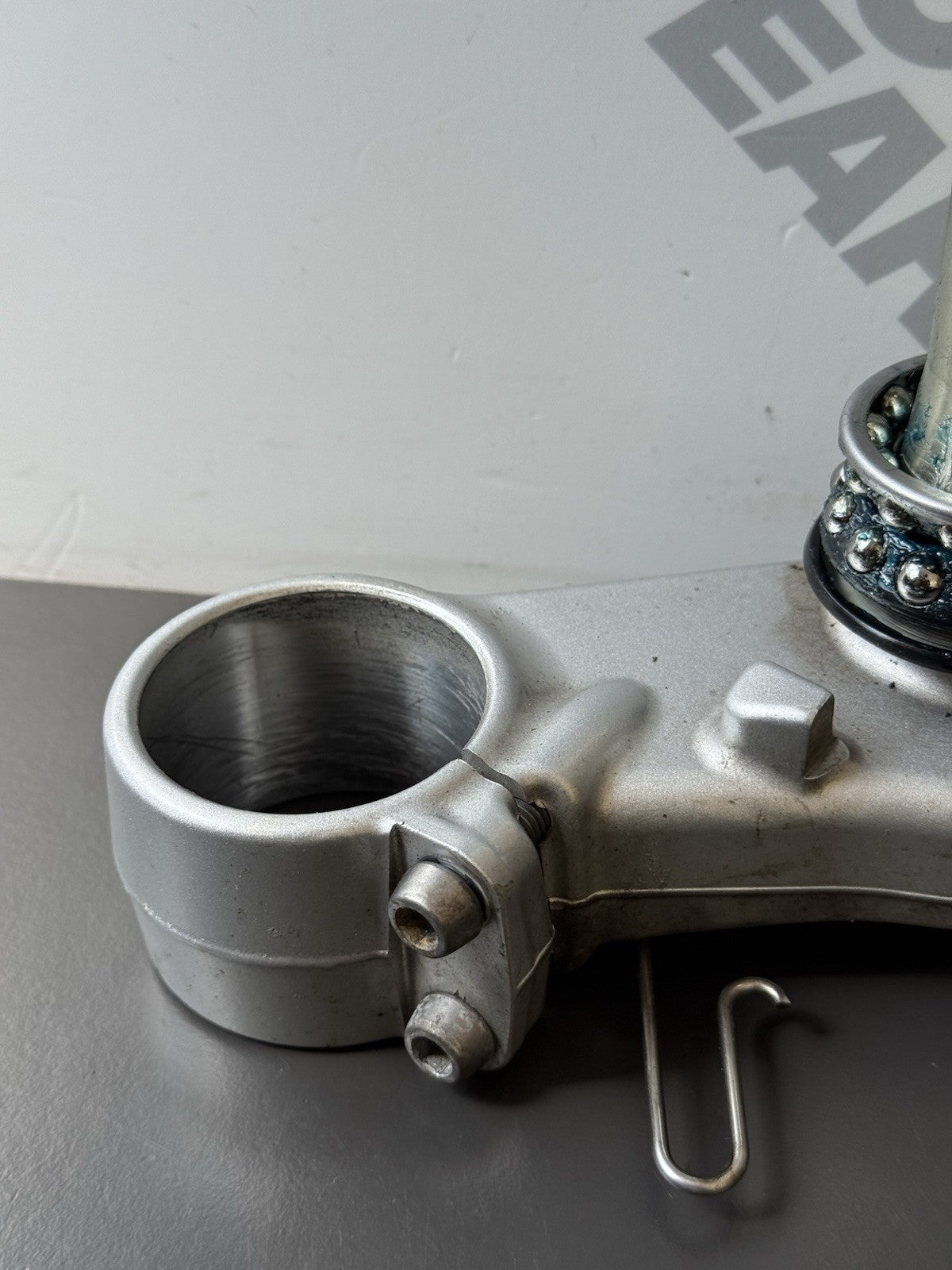 TRIUMPH STREET TRIPLE 675R Lower Yoke Bottom Clamp Lower Fork Clamp - T2044131