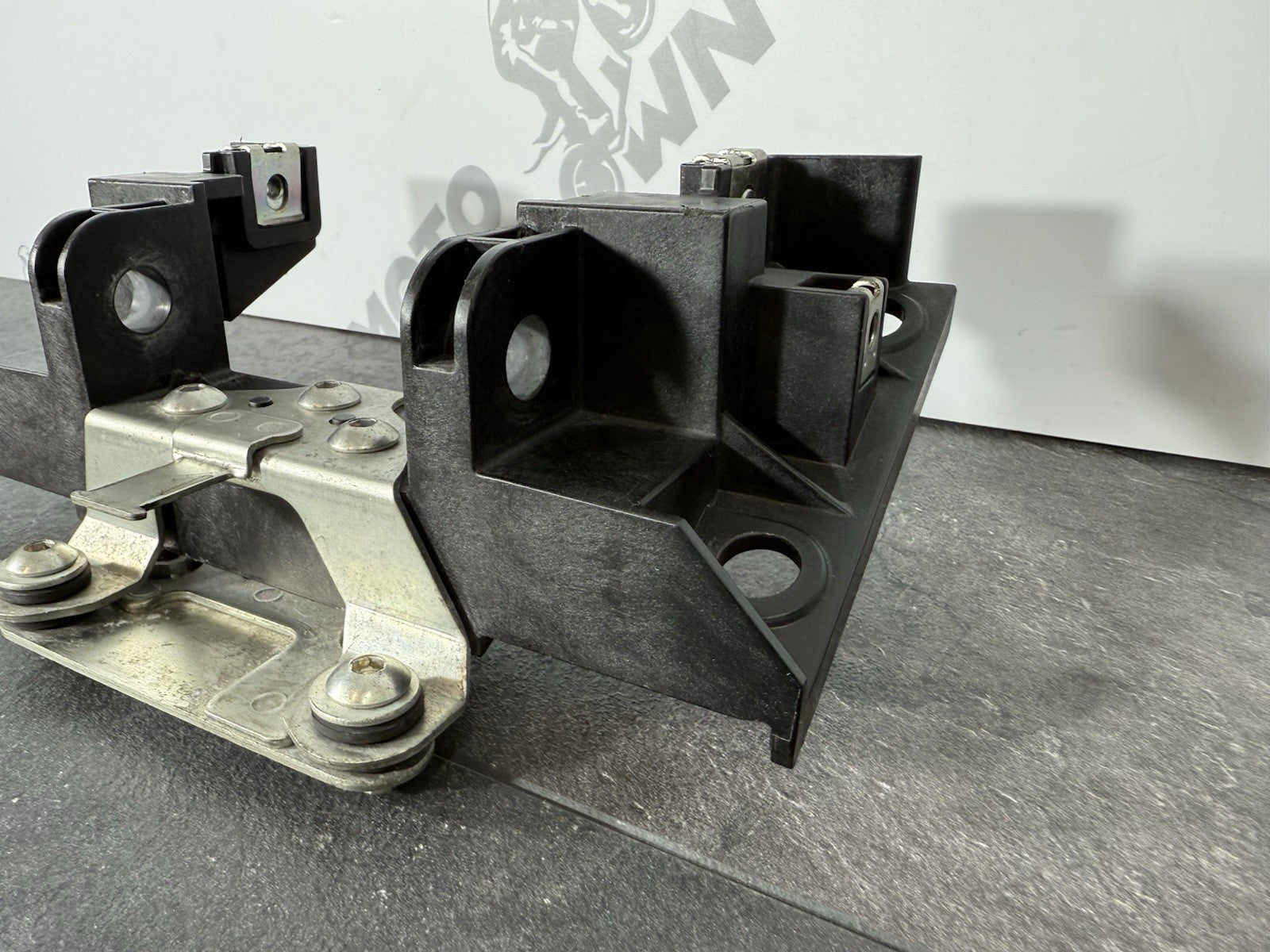 Suzuki GSXR 1000 R 2019 Subframe Bridge Fuel Tank Bracket Mount 2017-22 OEM MM