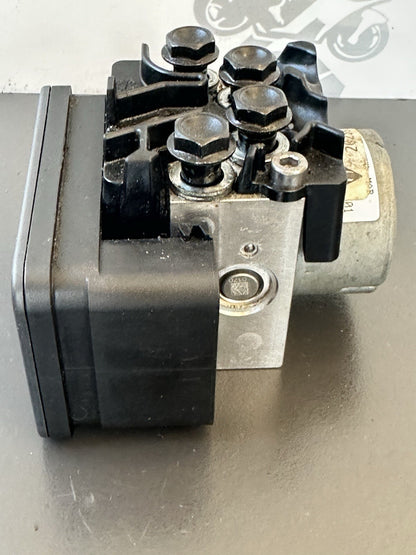Triumph Street Triple 765 R ABS Pump OEM Triumph Street Triple T2025958 2017-19