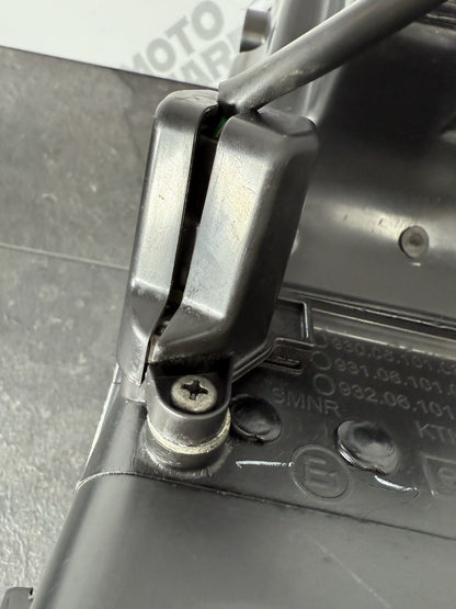 b3032903-a744-41a9-86ec-b4d0944492d6