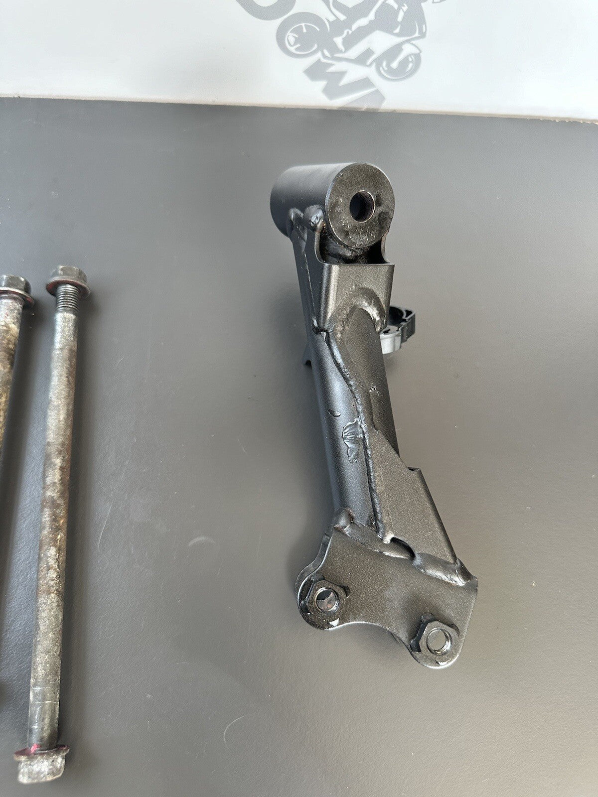 Kawasaki ZR900 Z900 ABS Left and right Side Engine Mount Bracket + Engine Bolts