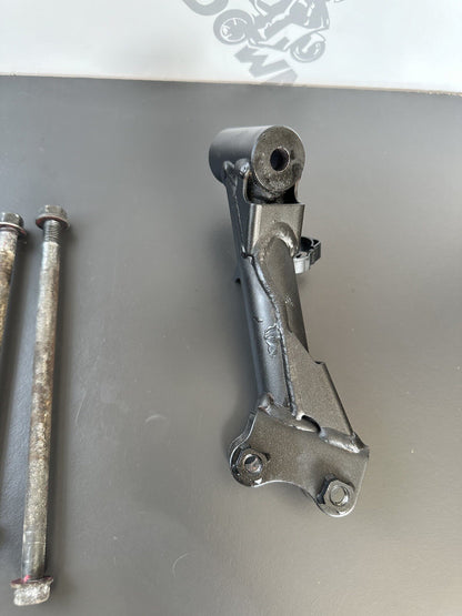 Kawasaki ZR900 Z900 ABS Left and right Side Engine Mount Bracket + Engine Bolts
