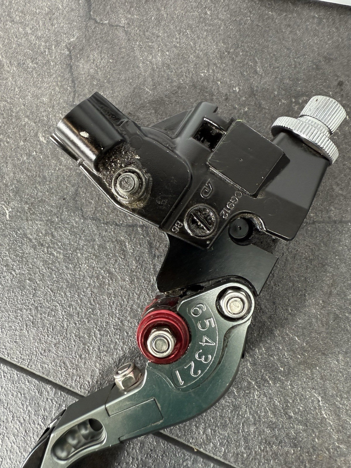 ff95a183-a4b4-47fd-9f38-521789ddc57b