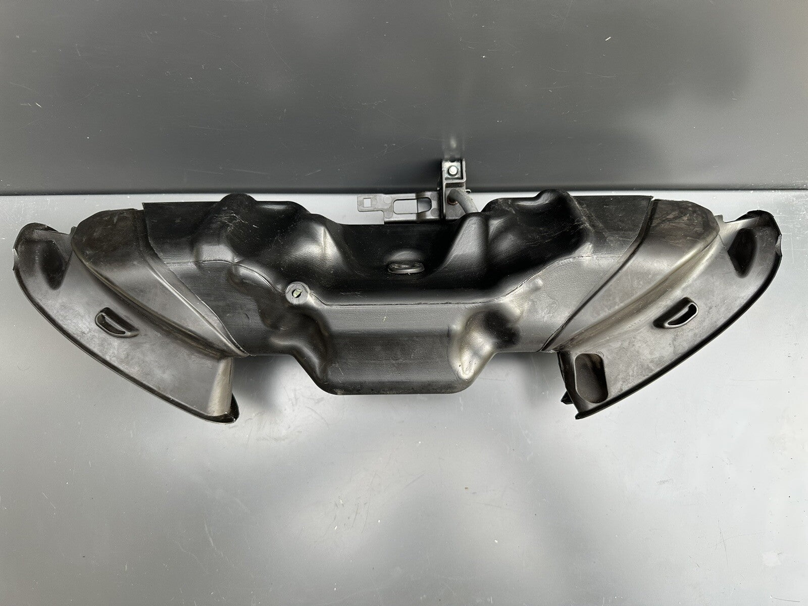 Yamaha R1 14B Big Bang 2009-2014 Ram Air Scoop Centre Duct + Rubber Inserts