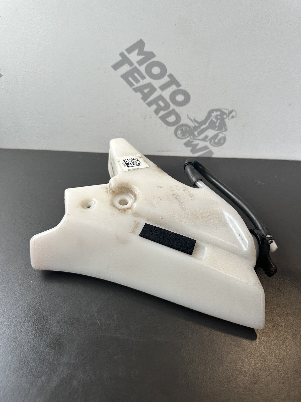 Aprilia Tuono V4 1100 FACTORY Coolant Bottle Reservoir Radiator RSV4 2B003557