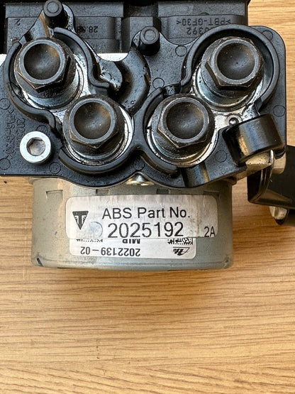 TRIUMPH SPEED TRIPLE 1200 RS 1200 RR ABS Pump  - T2025192 OEM 2022 1200RS PUMP