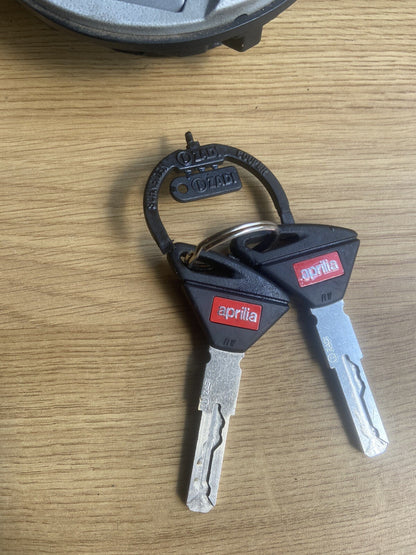Aprilia Tuono V4 1100 FACTORY 2017 Lockset Ignition Key ECU Fuel Cap OEM RSV4