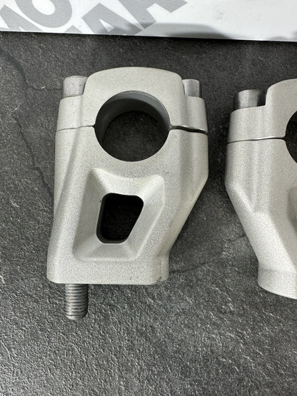 Triumph TIGER 900 GT PRO 2022 Handlebar Risers Clamps 6337 Miles 2020-2023 OEM