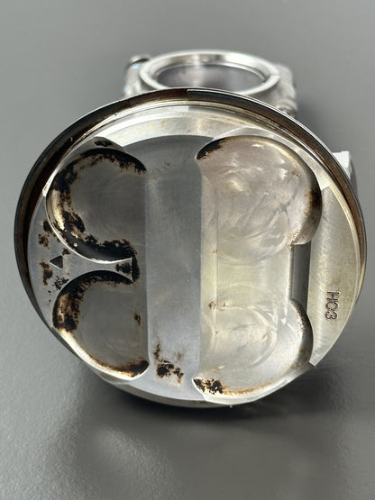 Triumph Speed Triple 1200 RR 2022 pistons READ DESCRIPTION 1200RR Engine Pistons