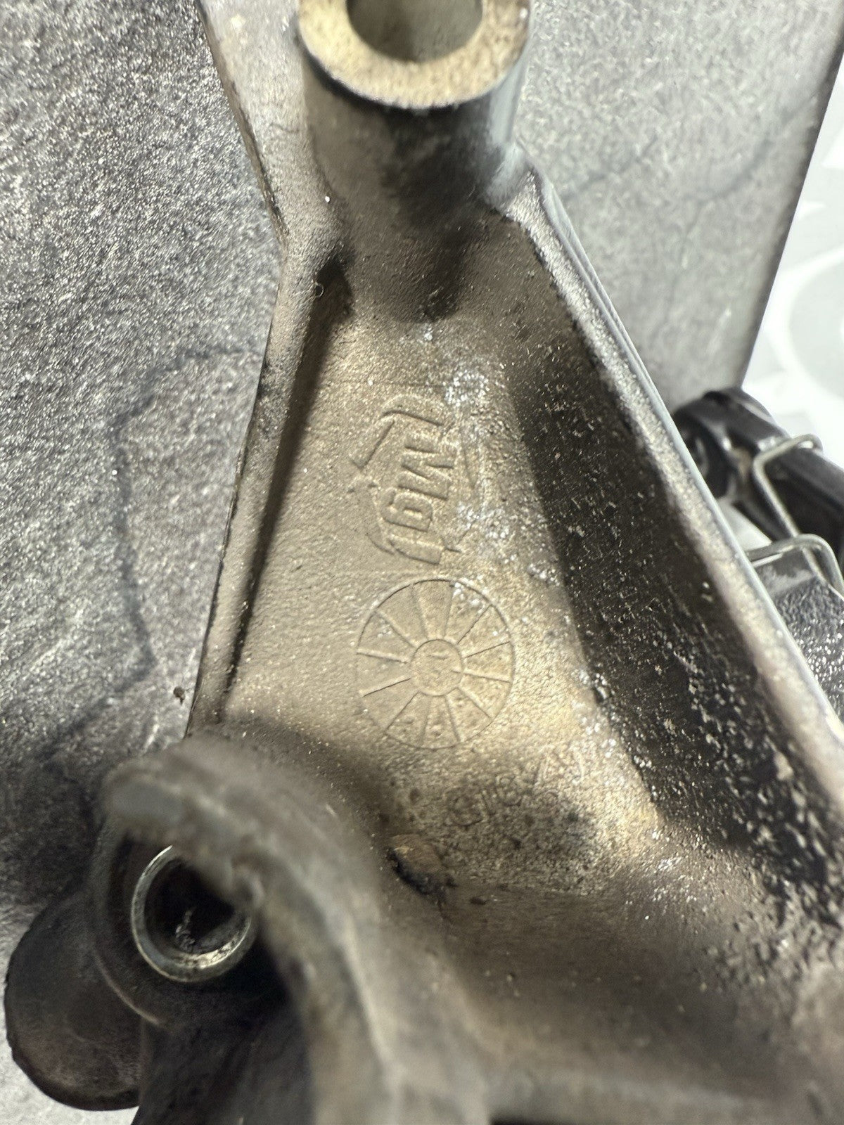 Suzuki GSXR 1000 R 2019 Clutch Release Mount Bracket 2017-25 OEM MM