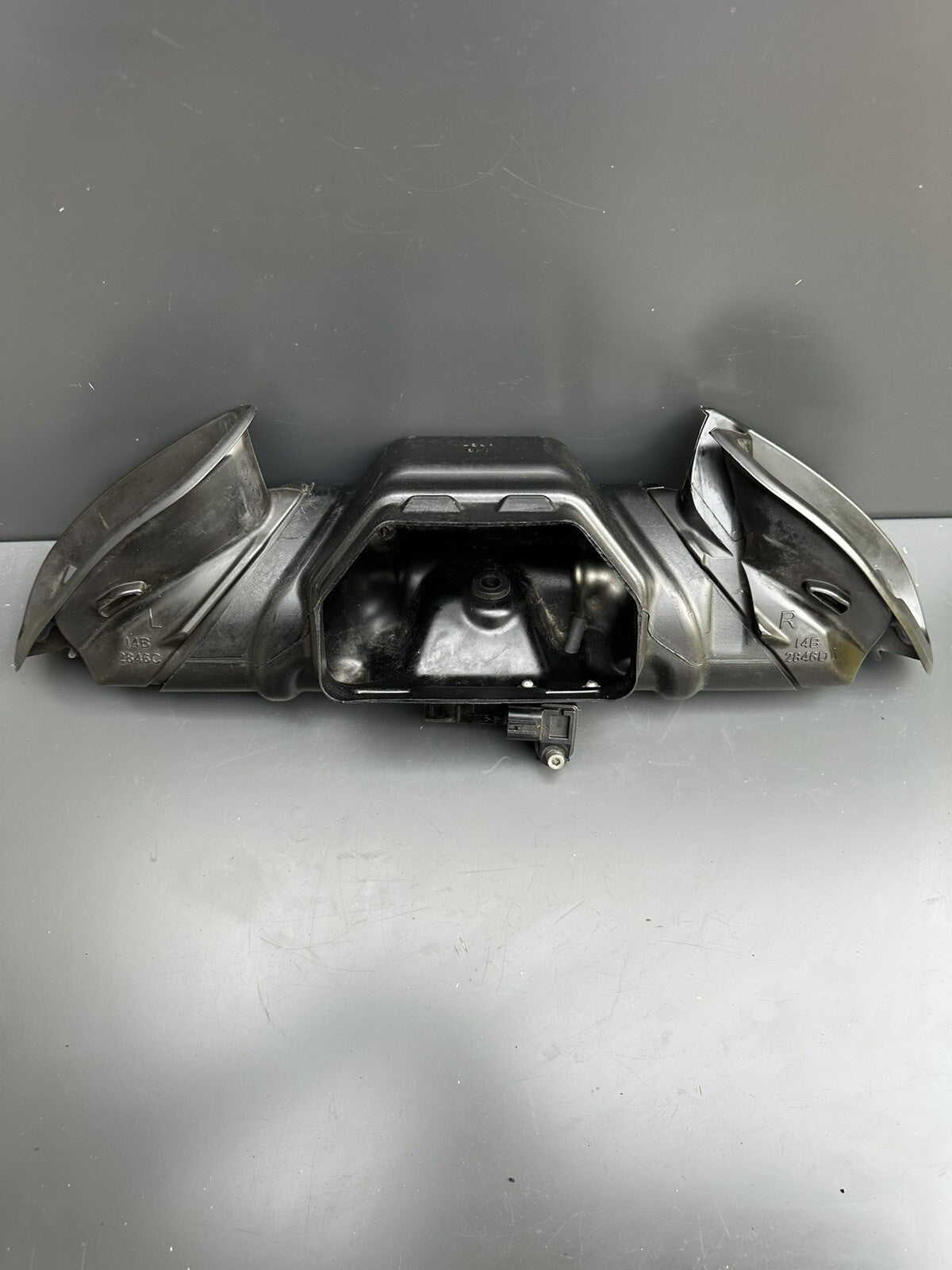 Yamaha R1 14B Big Bang 2009-2014 Ram Air Scoop Centre Duct + Rubber Inserts