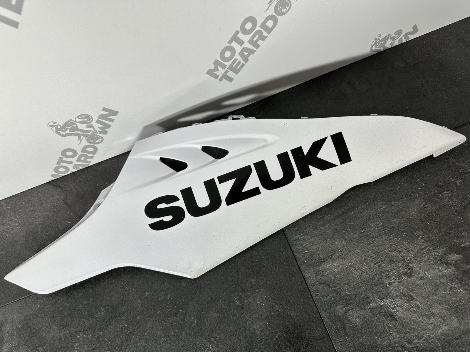 Suzuki GSXR 1000 2014 Right Lower Fairing Belly Pan 22774 Miles 2009-2016 OEM