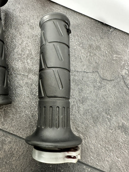 Kawasaki Z800 ABS 2016 Handlebar Grips  12691 Miles 2013-2018 OEM