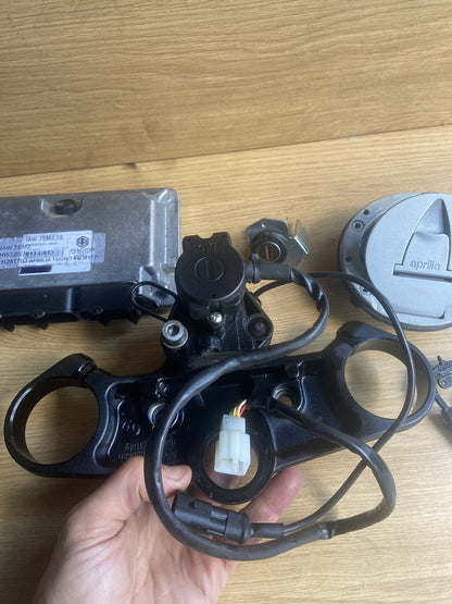 Aprilia Tuono V4 1100 FACTORY 2017 Lockset Ignition Key ECU Fuel Cap OEM RSV4