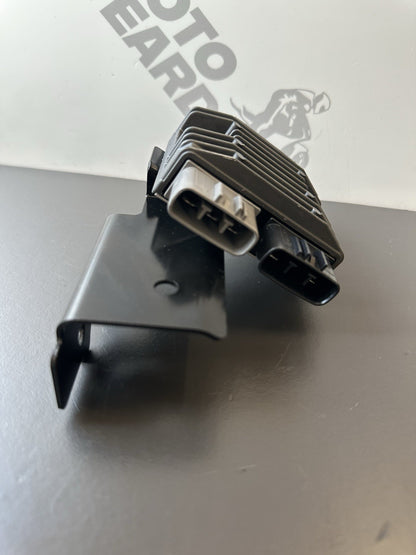 TRIUMPH SPEED TRIPLE 1050 Regulator Recitfier 2011 - 2015 1050 Regulator OEM