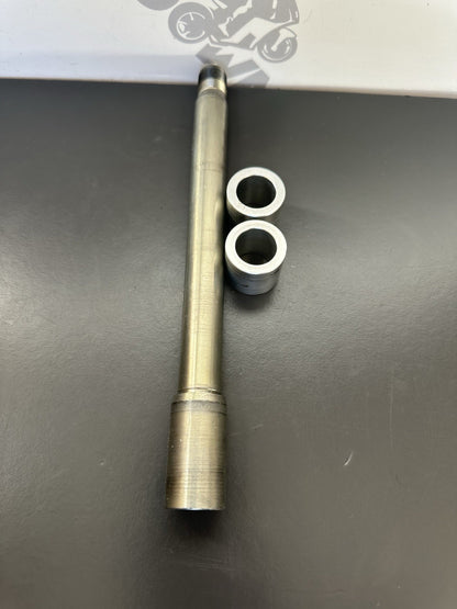 TRIUMPH SPEED TRIPLE 1050 FRONT WHEEL SPINDLE FRONT WHEEL AXLE & SPACERS 2011-15