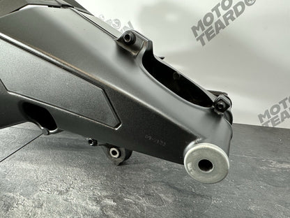 Yamaha R125 R 125 2024 Swingarm Swinging Arm 6890 Miles 2023-2025 OEM