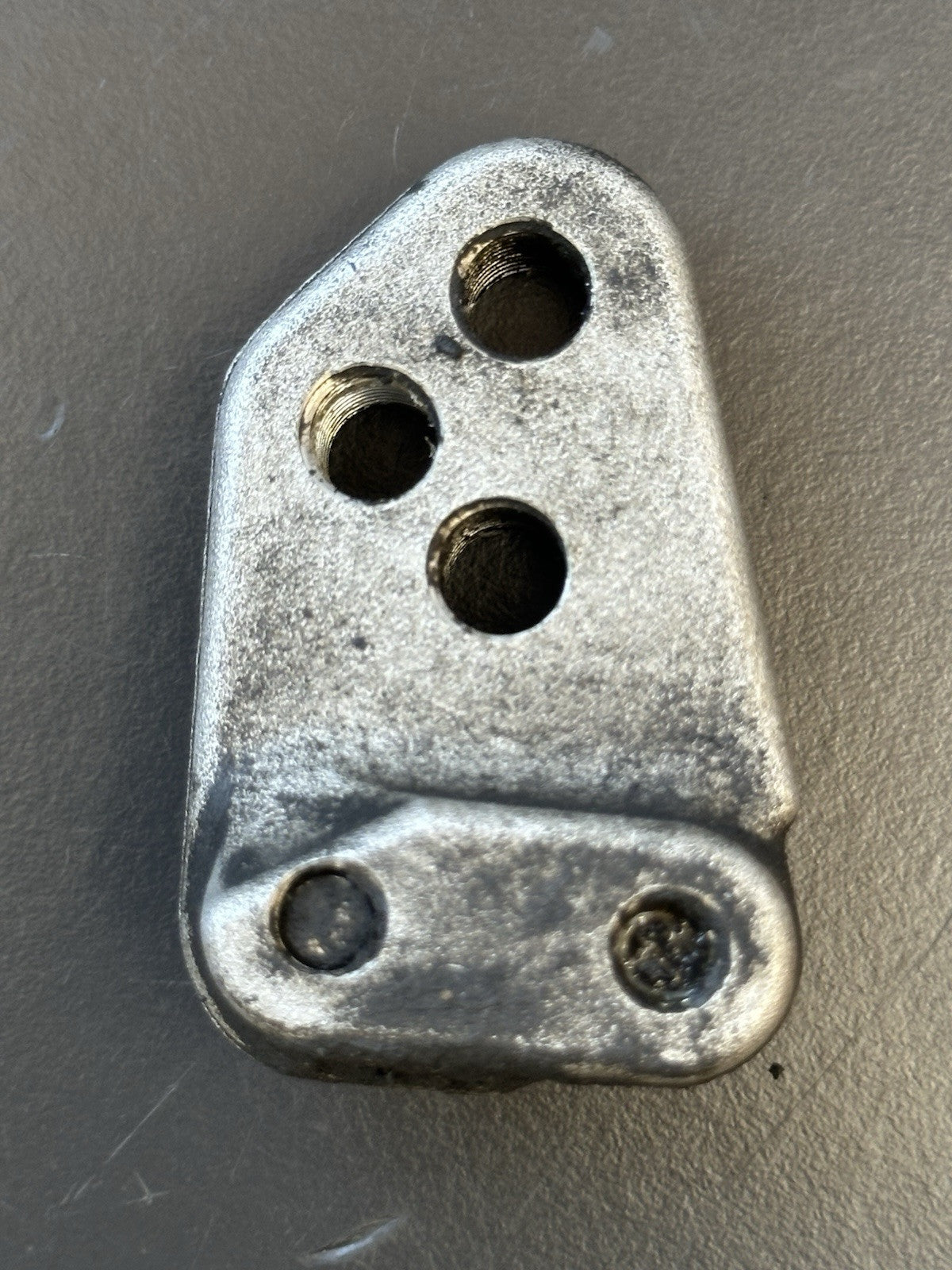 Suzuki GSXR1000 GSXR1000 Shifter SHIFT Pivot Bolt Bracket 2009-2016 Left Bracket