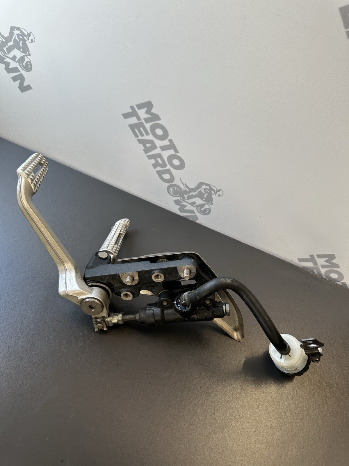 TRIUMPH SPEED TRIPLE 1050 FRONT RIGHT FOOTREST 2011-2015 Right Foot Assembly