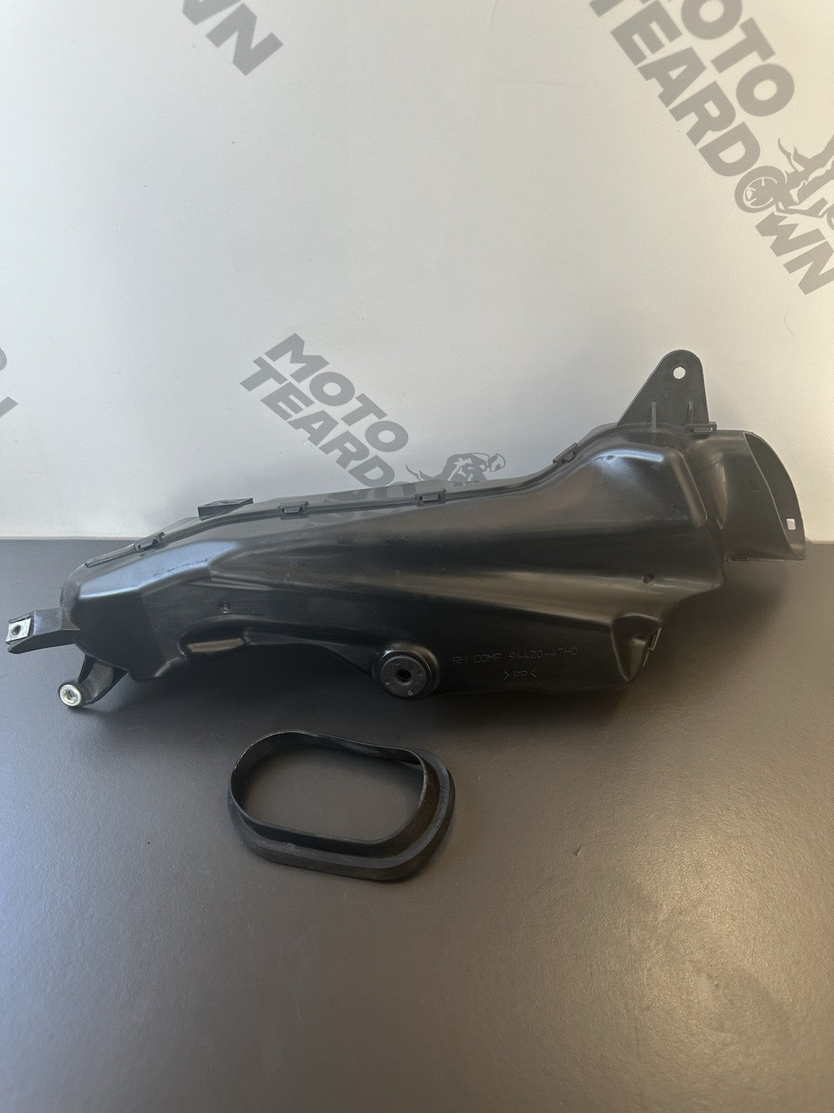 Suzuki GSXR 1000 Right Air Intake Duct RT Air Duct 2009-2016 OEM 94420-47HO