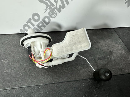 Yamaha R125 R 125 2024 Fuel Pump Petrol Pump Sender 6890 Miles 2023-2025 UK ONLY