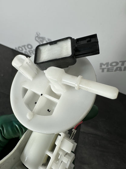 Yamaha R125 R 125 2024 Fuel Pump Petrol Pump Sender 6890 Miles 2023-2025 UK ONLY