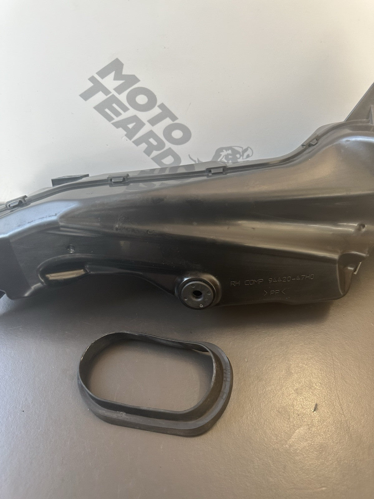 Suzuki GSXR 1000 Right Air Intake Duct RT Air Duct 2009-2016 OEM 94420-47HO