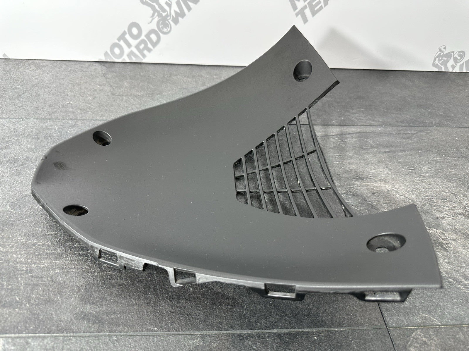 Yamaha R125 R 125 2024 V Piece Belly Pan Fairing Panel 6890 Miles 2023-2025 OEM